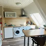 Appartement Joli 2 Pièces, Avec Climatisation Et Grande Terrasse, Vue Sur Les Toits, Zone Piétonne *
