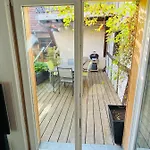 Joli 2 Pièces, Avec Climatisation Et Grande Terrasse, Vue Sur Les Toits, Zone Piétonne Appartement