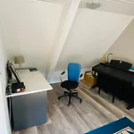 Appartement Joli 2 Pièces, Avec Climatisation Et Grande Terrasse, Vue Sur Les Toits, Zone Piétonne *