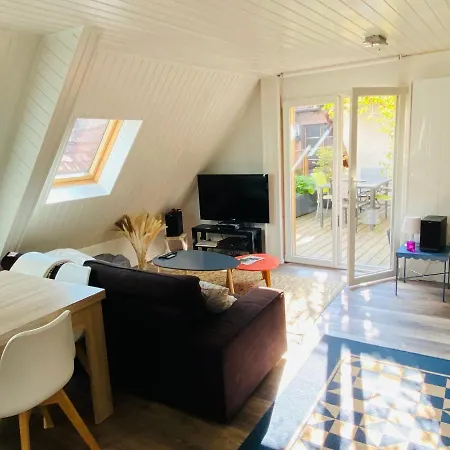 アパート Joli 2 Pieces, Avec Climatisation Et Grande Terrasse, Vue Sur Les Toits, Zone Pietonne アグノー