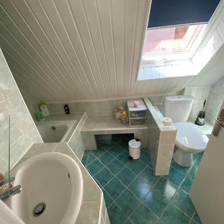 Joli 2 Pieces, Avec Climatisation Et Grande Terrasse, Vue Sur Les Toits, Zone Pietonne アパート アグノー