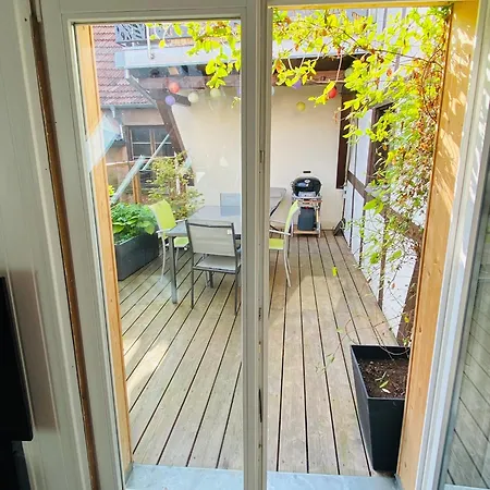 Joli 2 Pieces, Avec Climatisation Et Grande Terrasse, Vue Sur Les Toits, Zone Pietonne