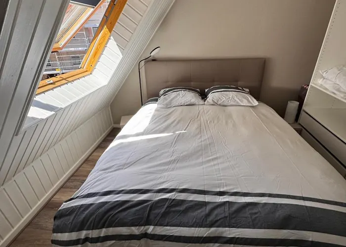 Appartement Joli 2 Pièces, Avec Climatisation Et Grande Terrasse, Vue Sur Les Toits, Zone Piétonne *